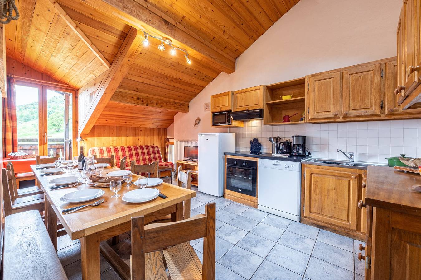 Appartement entier, Appartement 'Chalet Le Choucas N°3' avec vue sur les montagnes, balcon et Sauna in Les Menuires, Saint-Martin-de-Belleville