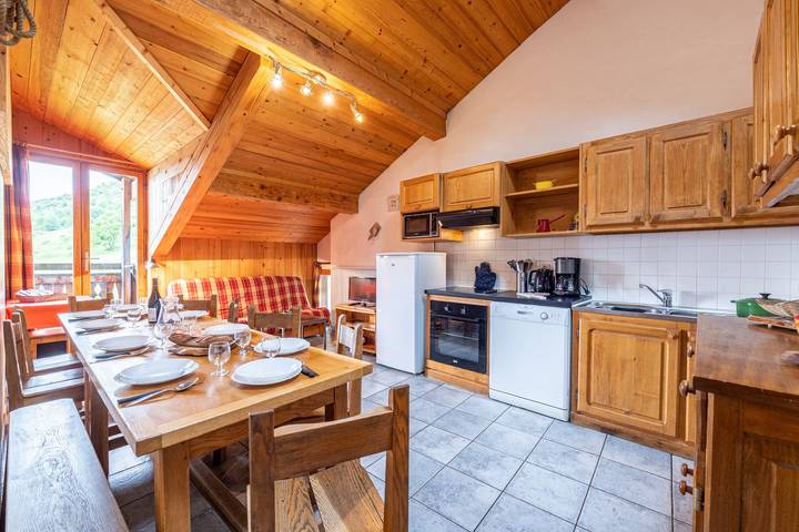 Appartement entier, Appartement 'Chalet Le Choucas N°3' avec vue sur les montagnes, balcon et Sauna in Les Menuires, Saint-Martin-de-Belleville