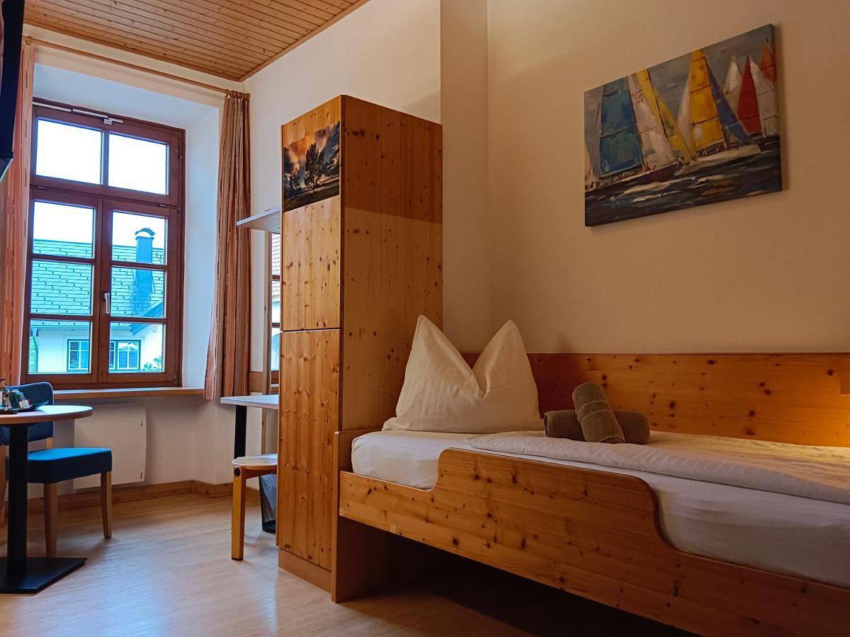 Haus Weyregg - Pension in Weyregg am Attersee, Bezirk Vöcklabruck