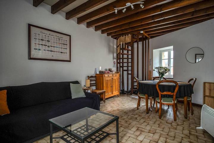 Gîte pour 6 personnes, avec vue ainsi que jardin et terrasse, animaux acceptés à Fronsac - 3