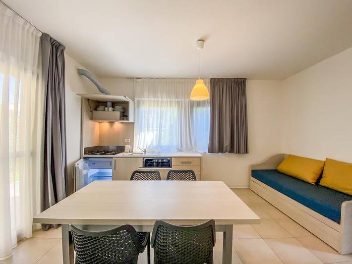 Ferienpark für 4 Personen, mit Balkon und Kinderpool sowie Pool am Gardasee - 3