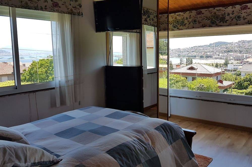 Entire apartment, Apartment with sea views in Meira, Moaña
