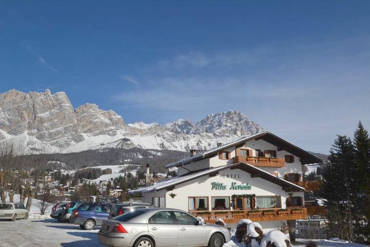 Hôtel pour 3 personnes, avec terrasse ainsi que vue et jardin à Cortina d'Ampezzo - 2