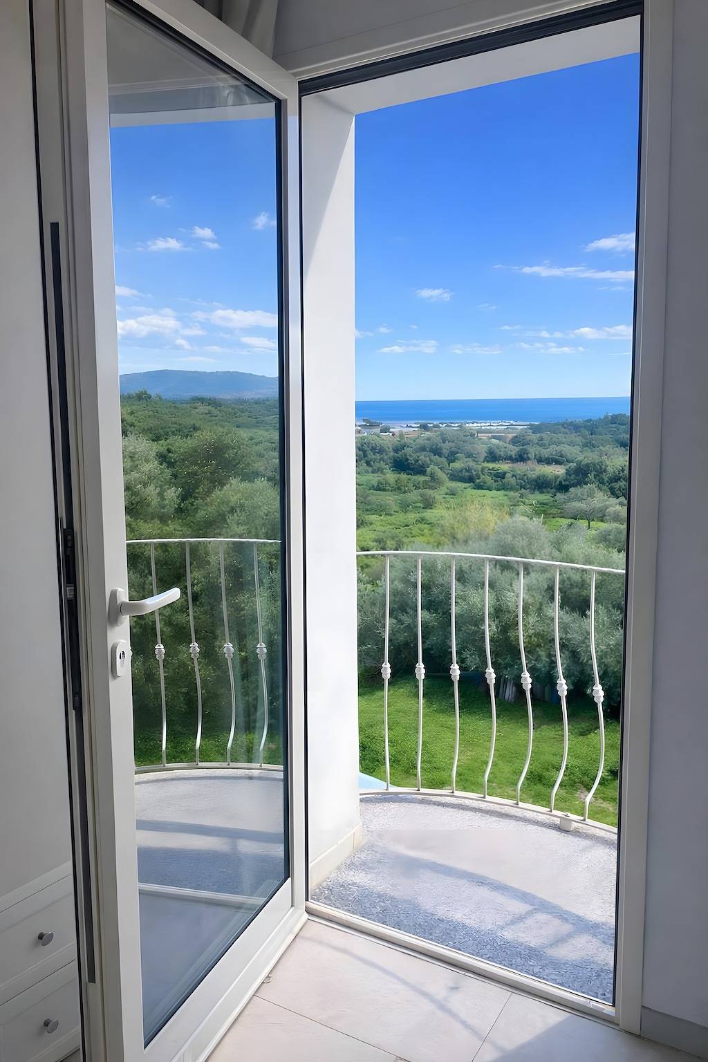 Entire apartment, Apartment 'Perla' with Sea View, Balcony and Air Conditioning in Agrustos, Budoni