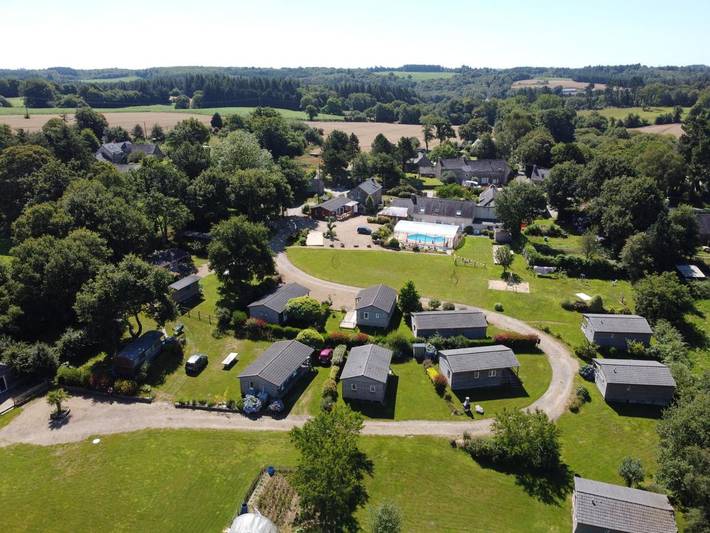 Camping pour 14 personnes, avec sauna et piscine ainsi que vue et jardin, animaux acceptés