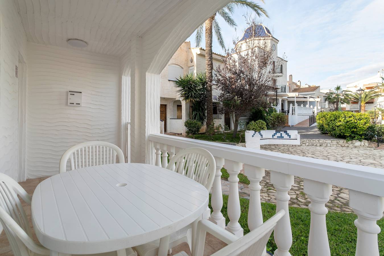 Holiday Home 'Bungalow 213' with Shared Pool, Wi-Fi and Air Conditioning in Santa Pola, Costa Blanca