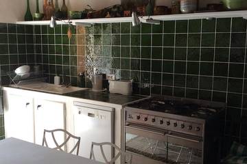 Gîte pour 14 personnes, avec jardin à Colognac