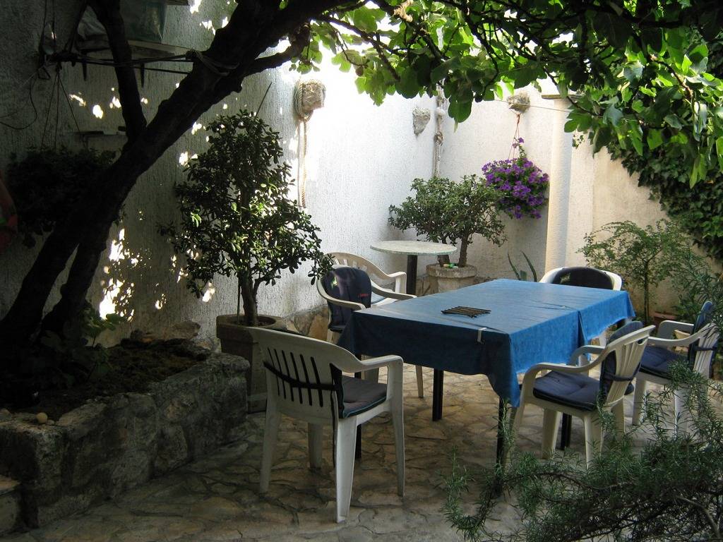 Cijeli studio, Studioapartment in Novi Vinodolski mit Terrasse, Klimaanlage, W-Lan (4208-1) in Novi Vinodolski, Primorsko-goranska županija
