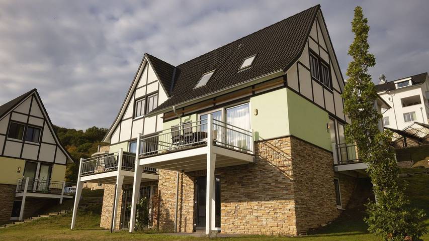 Ferienhaus für 8 Personen, mit Pool und Terrasse sowie Sauna in Heimbach