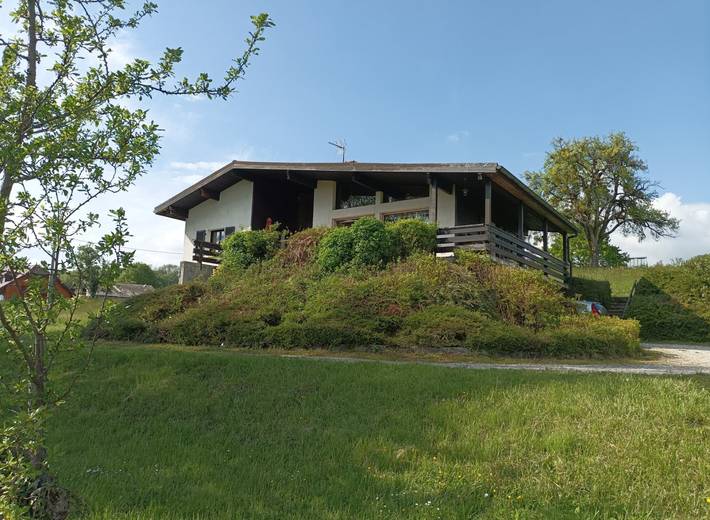 Gîte pour 9 personnes, avec jardin et terrasse