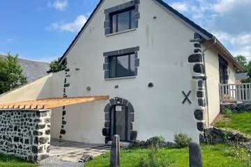 Gîte pour 10 personnes, avec jardin et terrasse à Olby