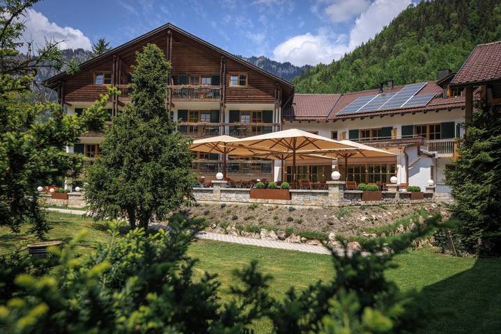 Hôtel pour 7 personnes, avec Balcon et Terrasse ainsi que Jardin et Piscine à Ettal
