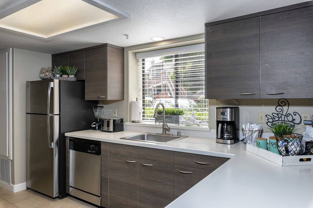 Ganze Wohnung, ❤ Seaside Sanctuary: Stair-Free 2Br Villa, Ocean Views from 3 Patios ❤ in Rio del Mar, Santa Cruz County