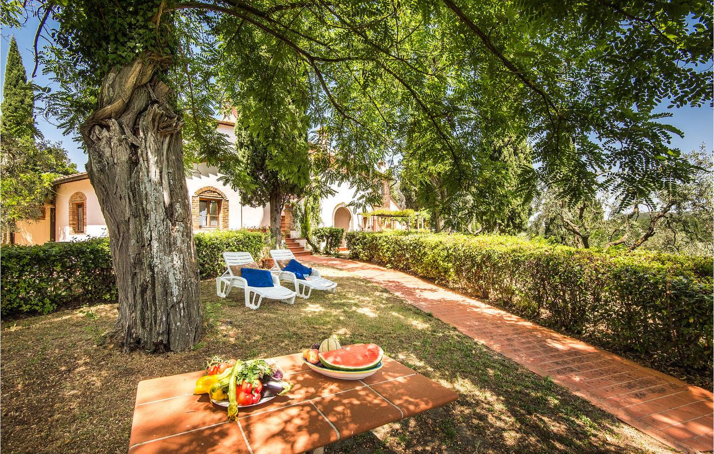 Ganze Ferienwohnung, Montaione Wohnung mit Parkplatz, Pool & Wifi in San Vivaldo, Florenz Provinz