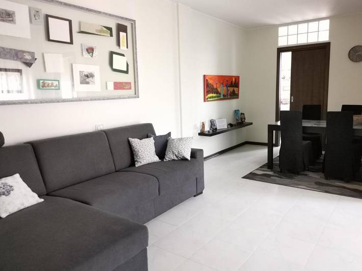 Appartamento per 7 persone, con balcone e giardino nonché panorama a Elmas