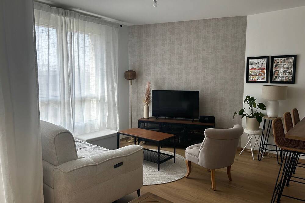 Entire apartment, Spacious apartment in new residence with secure parking in Saint-Herblain, Nantes region