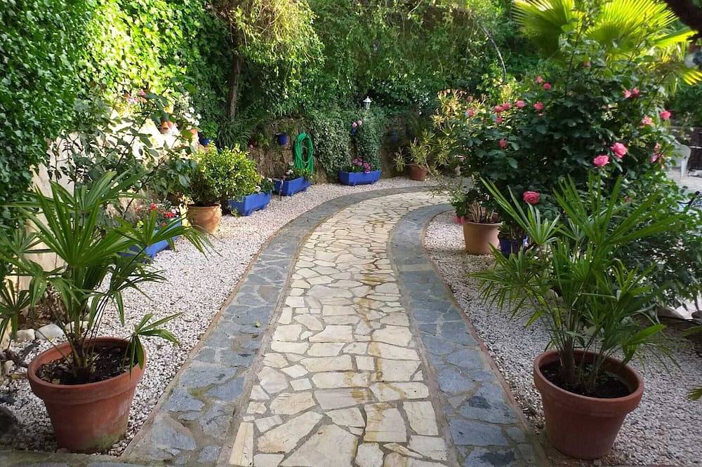 Holiday Home 'Vega Fuente de las Moreras' with Mountain View & Pool in La Iruela, Sierras de Cazorla and Segura Natural Park