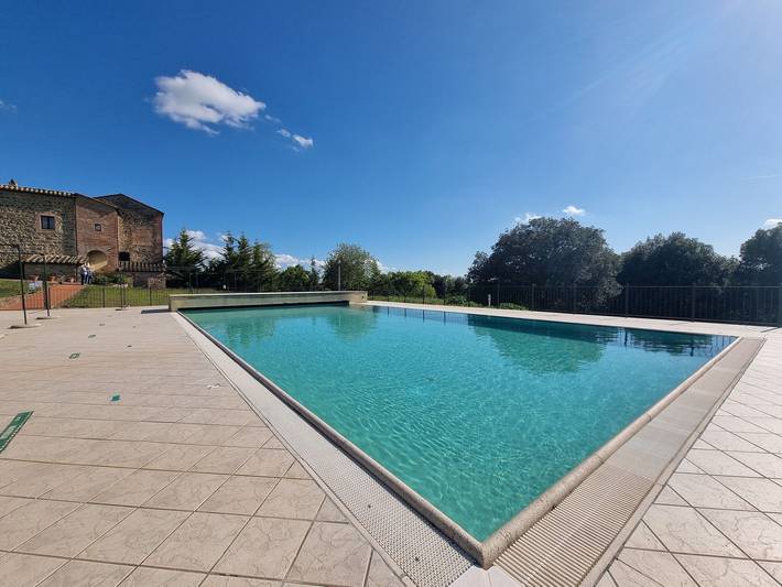 Location de vacances pour 10 personnes, avec piscine et balcon/terrasse, adapté aux familles à Montalcino - 2
