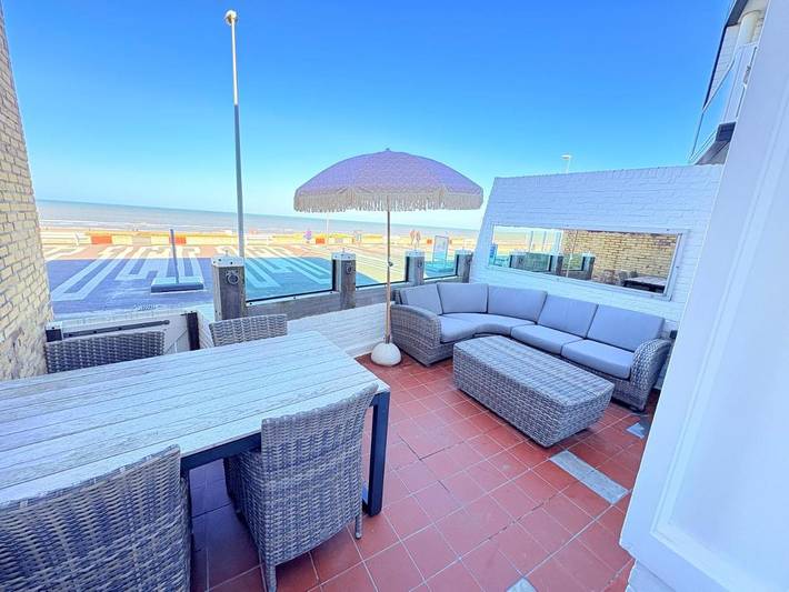 Ferienwohnung für 4 Personen, mit Balkon und Terrasse sowie Pool und Ausblick