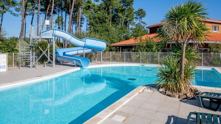 Parc de vacances pour 8 personnes, avec piscine ainsi que jardin et sauna, animaux acceptés dans Lac de Biscarrosse - 2