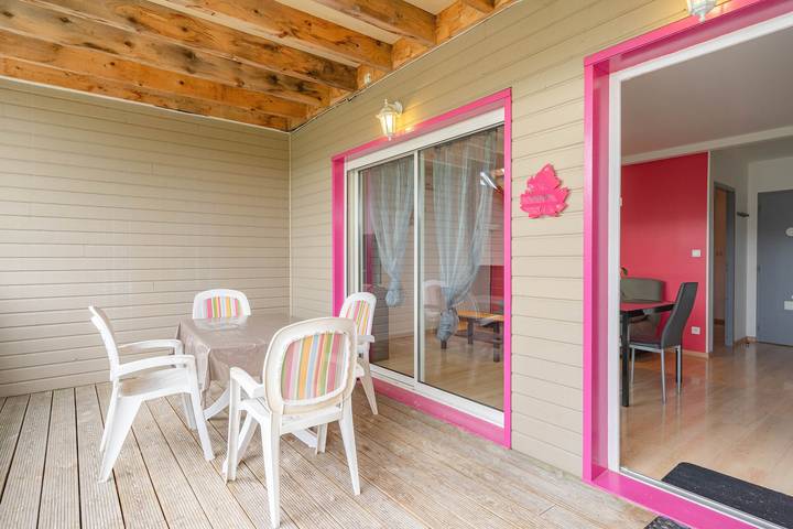 Appartamento intero, Appartamento 'Le Clos Du Champ De L'Amour - Rochefort' con piscina privata, Wi-Fi e aria condizionata in Saint-Simon-de-Bordes, Jonzac e dintorni