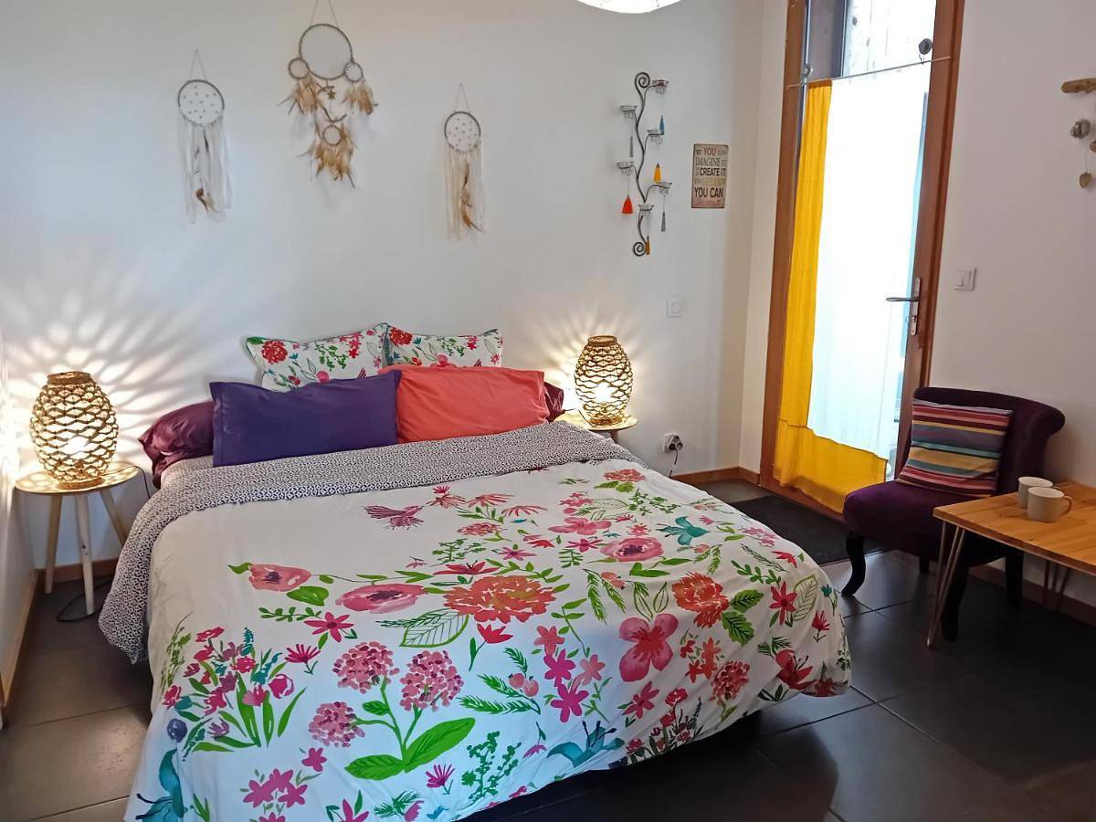 Double Room with Private Bathroom in Camoël, Côte des Mégalithes