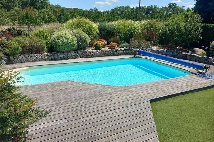 Gîte pour 6 personnes, avec Terrasse ainsi que Jardin et Piscine