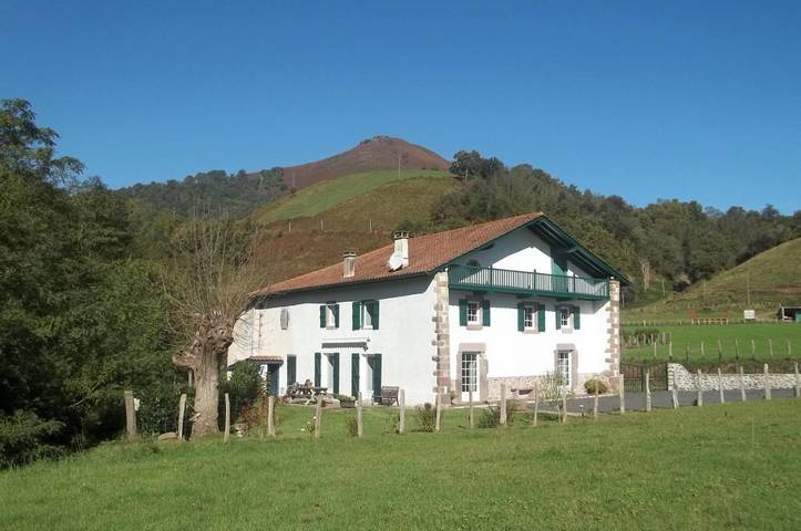 Location de vacances pour 8 personnes, avec vue ainsi que terrasse et jardin à Bidarray - 2