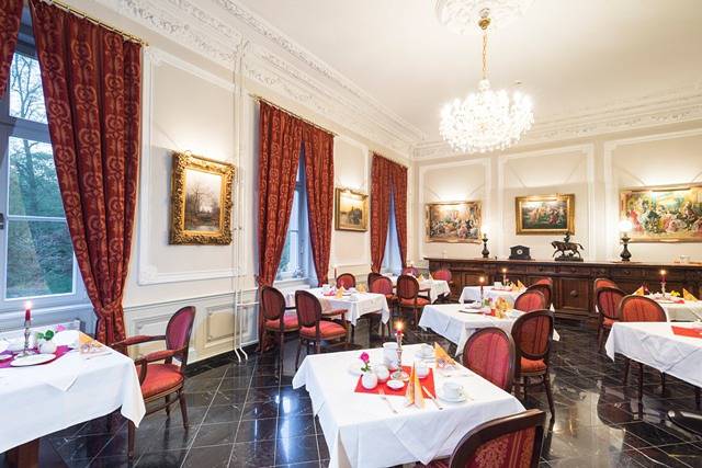 Schlosshotel Rühstädt Garni - Doppelzimmer oder Einzelzimmer mit Frühstück in Rühstädt, Prignitz
