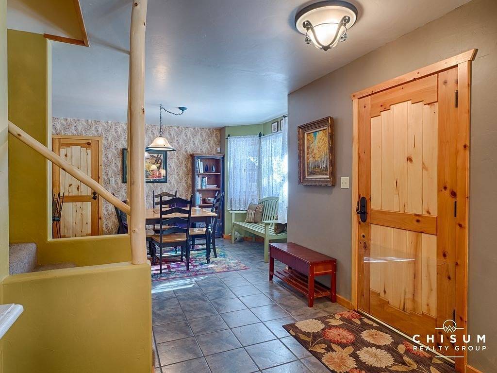 Great house two miles to the ski lift and closer yet to the golf course. in Angel Fire, Colfax County