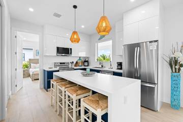 Vacation Rental for 10 Guests in Marathon, Monroe County, Picture 3