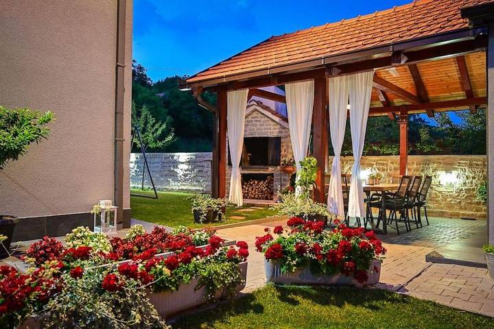 Villa pour 7 personnes, avec piscine ainsi que jardin et vue, animaux acceptés à Sinj - 3