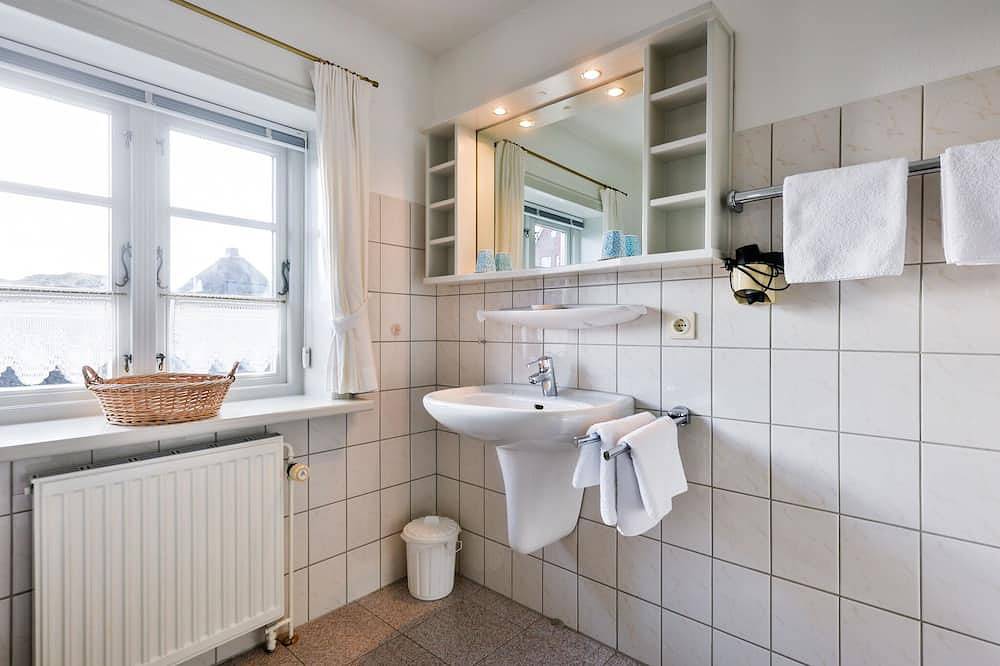 Ganze Wohnung, Hell ausgestattete Wohnung im Herzen von Hörnum für bis zu drei Personen. in Hörnum, Sylt