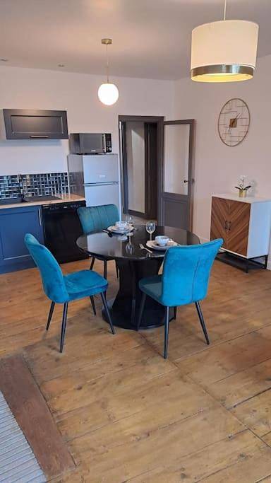 Appartement entier, One-Bedroom Apartment in Parc naturel régional des Volcans d'Auvergne