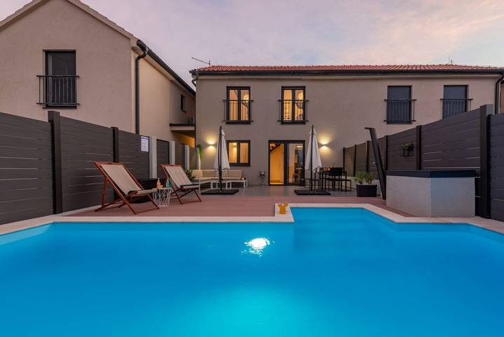 Villa pour 6 personnes, avec Terrasse à Nin