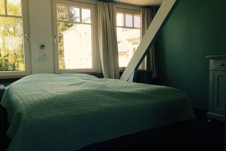 Location de vacances pour 14 personnes, avec terrasse et jardin dans Cul-des-Sarts - 4