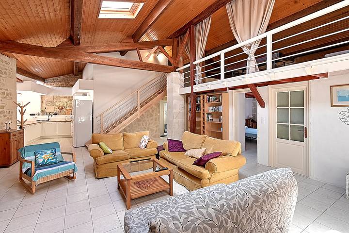 Location de vacances pour 8 personnes, avec Terrasse ainsi que Jardin et Piscine à Chenac-Saint-Seurin-d'Uzet
