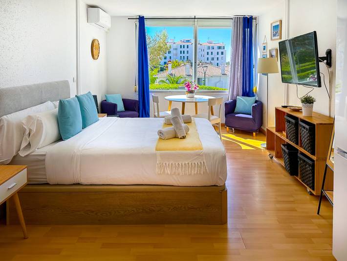 Apartment for 2 people, with pool and garden in Sitges