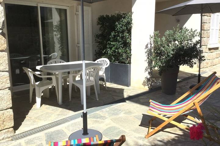 Location de vacances pour 4 personnes, avec terrasse à Serra-di-Ferro