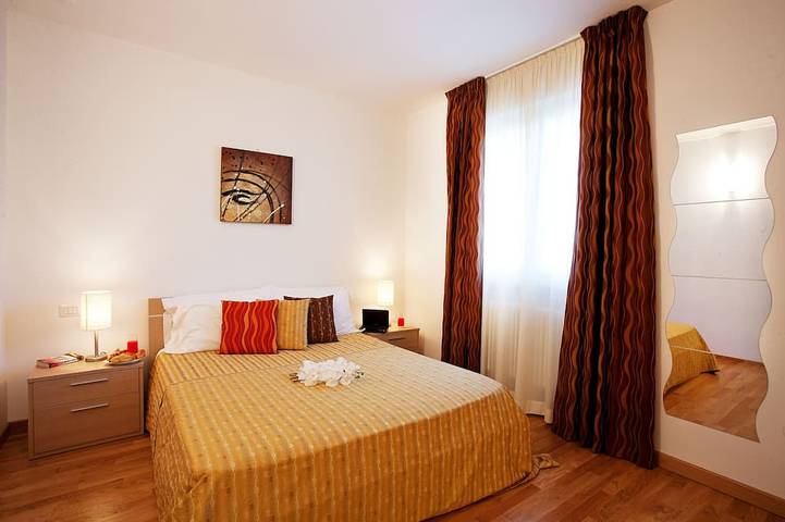Ganze Wohnung, Luxus Residence mit Seeblick - 11 Apartments mit Pool, Grill und Whirlpool in Tremezzo, Gemeinde Tremezzina