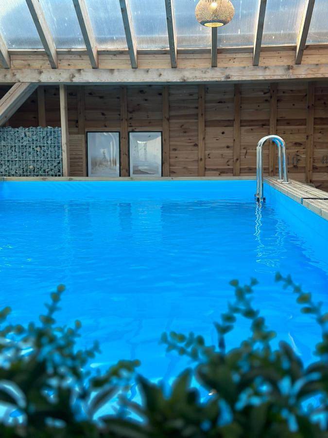 Domek letniskowy dla 6 osób, z widok i sauna oraz ogród i basen, zwierzęta dozwolone w Jastrzębia Góra