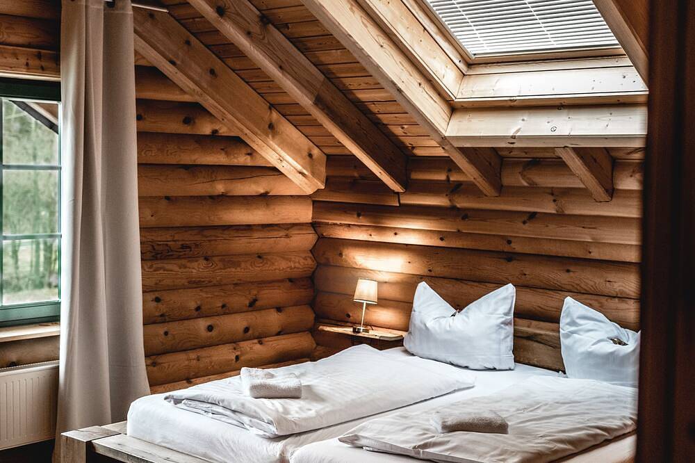 Gemütliche Rundstammvilla mit Swimspa, Whirlpool und Sauna in Wiesen, Hellenthal