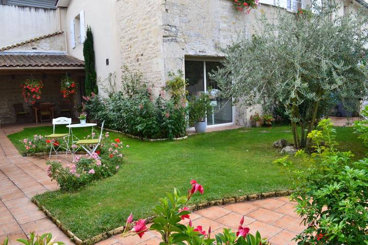 Chambre d’hôte pour 2 personnes, avec Terrasse et Jardin à Saint-Ouen-la-Thène