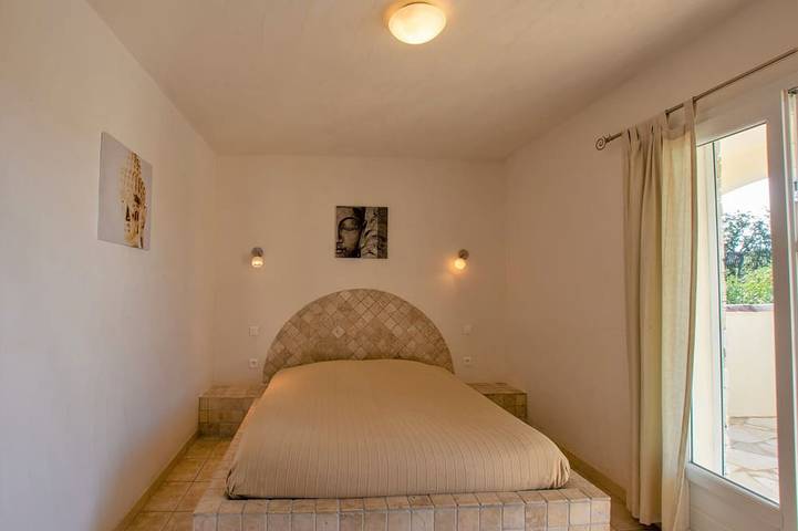 Very Quiet Spacious Villa, Sea And Mountain Views, 500M From The Beach in Zonza, Arrondissement de Sartène