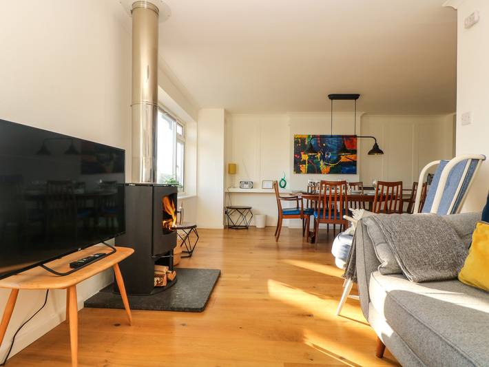 Entire apartment, Rock Pool House in Porthleven, Cornwall