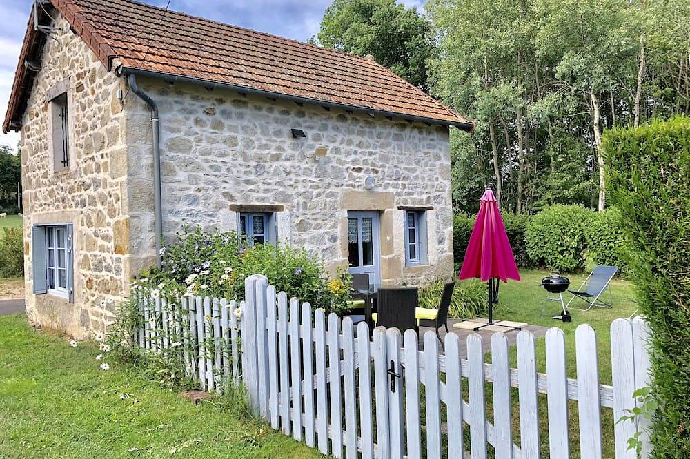 Vrijstaand huis, in de buurt van het regionale park Volcans d'Auvergne en Vulcana wifi in Gouttières, Riom en omgeving