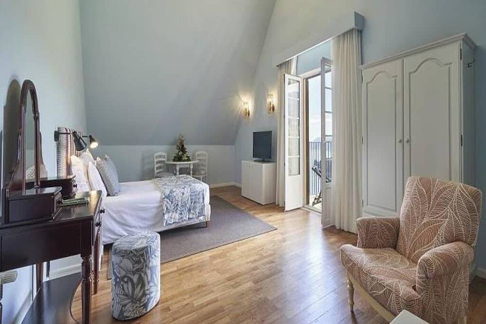 Scenic Retreat Ideal for Adventurers Looking to Explore Coastal Madeira in Santana, Madeira