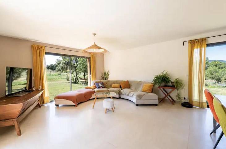 Location de vacances pour 7 personnes, avec jardin ainsi que vue et piscine à Meyrargues - 2