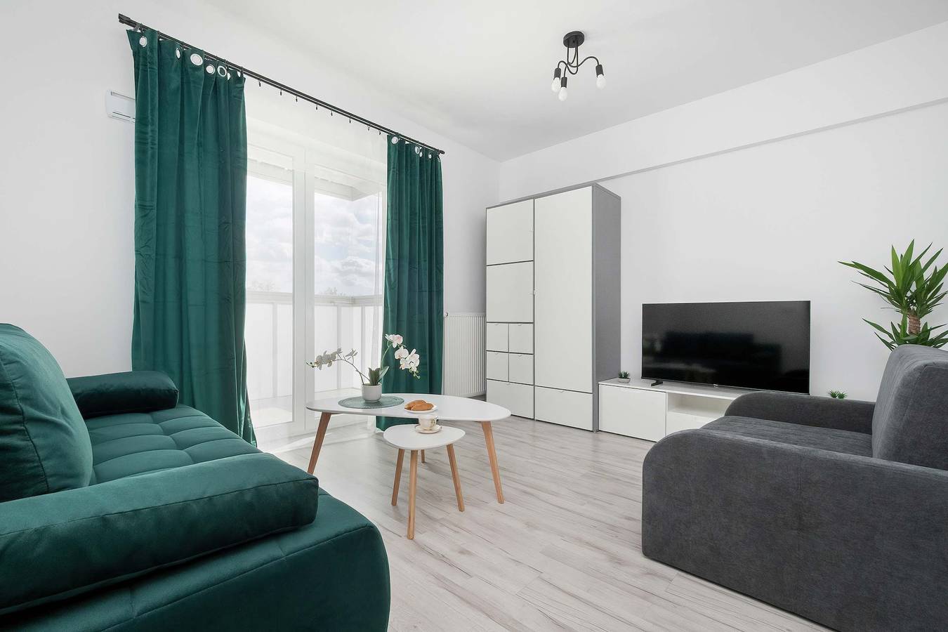 Ganze Wohnung, Modern Apartment with Parking | Close to the City Center in Łódź, Region Lodz