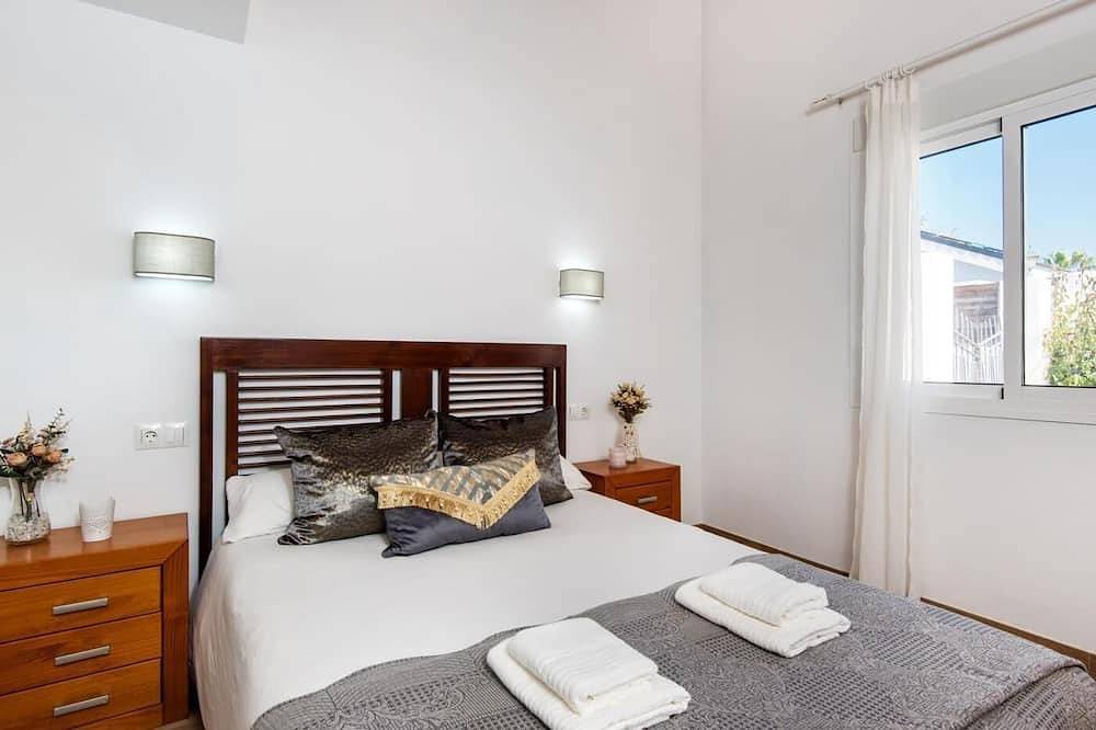 Apartamento entero, Apartment -style house- with private garden next to Torremolinos in Churriana, Málaga